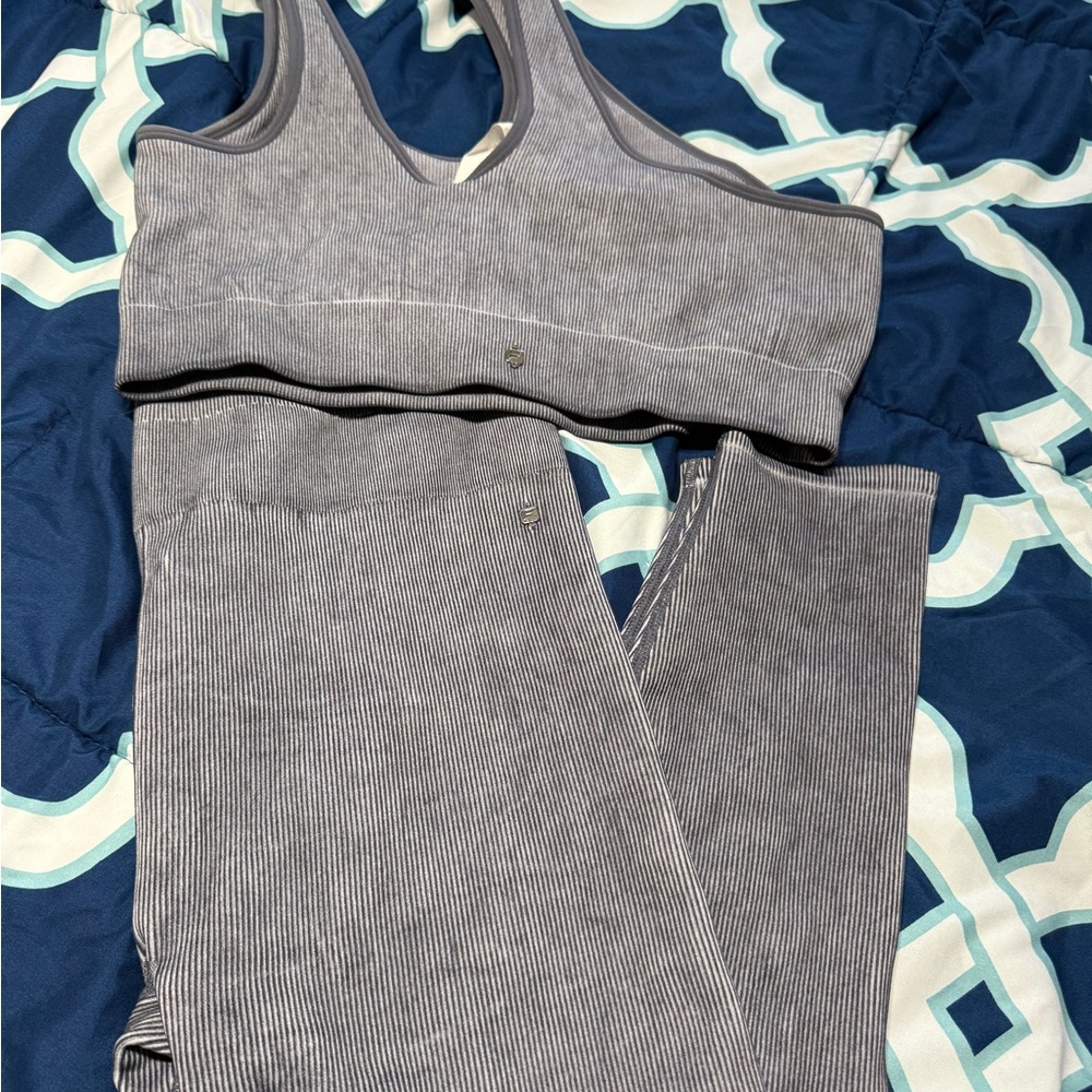 Fabletics Gray Women's Leggings Set - Picture 6 of 6